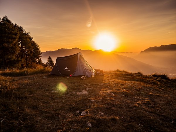 Quels sont les conseils pour un camping en zone de haute montagne sans souffrir du froid?